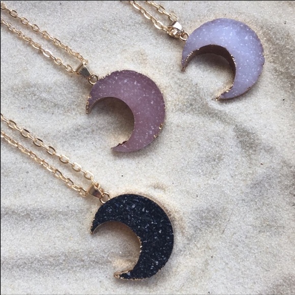 NWOT. White Druzy Quartz Moon Pendant 🌙 - Picture 5 of 6